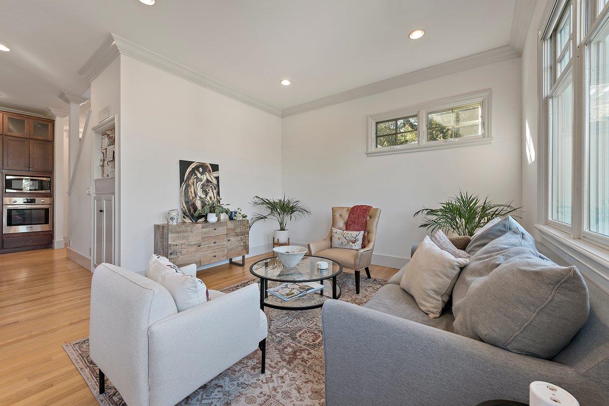 Detail Gallery Image 11 of 29 For 562 Hillcrest Way, Redwood City,  CA 94062 - 3 Beds | 2/1 Baths