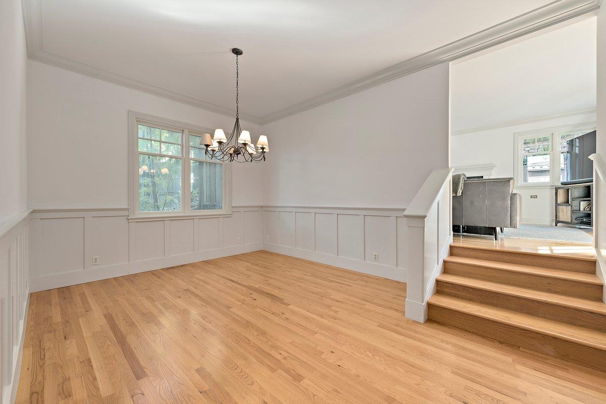 Detail Gallery Image 14 of 29 For 562 Hillcrest Way, Redwood City,  CA 94062 - 3 Beds | 2/1 Baths