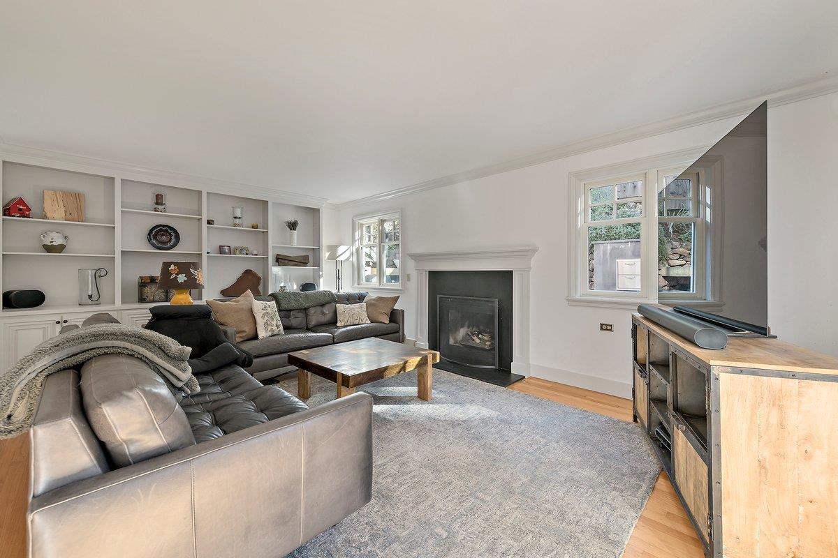 Detail Gallery Image 15 of 29 For 562 Hillcrest Way, Redwood City,  CA 94062 - 3 Beds | 2/1 Baths