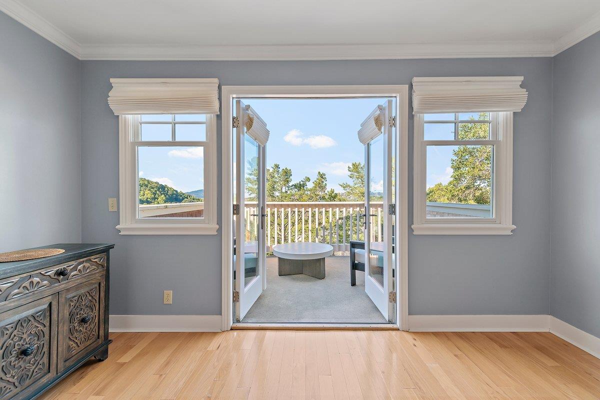 Detail Gallery Image 18 of 29 For 562 Hillcrest Way, Redwood City,  CA 94062 - 3 Beds | 2/1 Baths