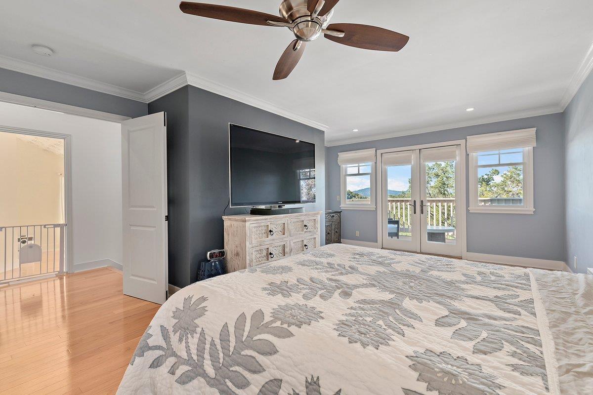 Detail Gallery Image 19 of 29 For 562 Hillcrest Way, Redwood City,  CA 94062 - 3 Beds | 2/1 Baths