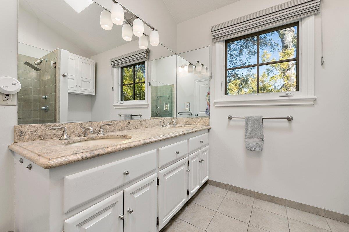 Detail Gallery Image 20 of 29 For 562 Hillcrest Way, Redwood City,  CA 94062 - 3 Beds | 2/1 Baths