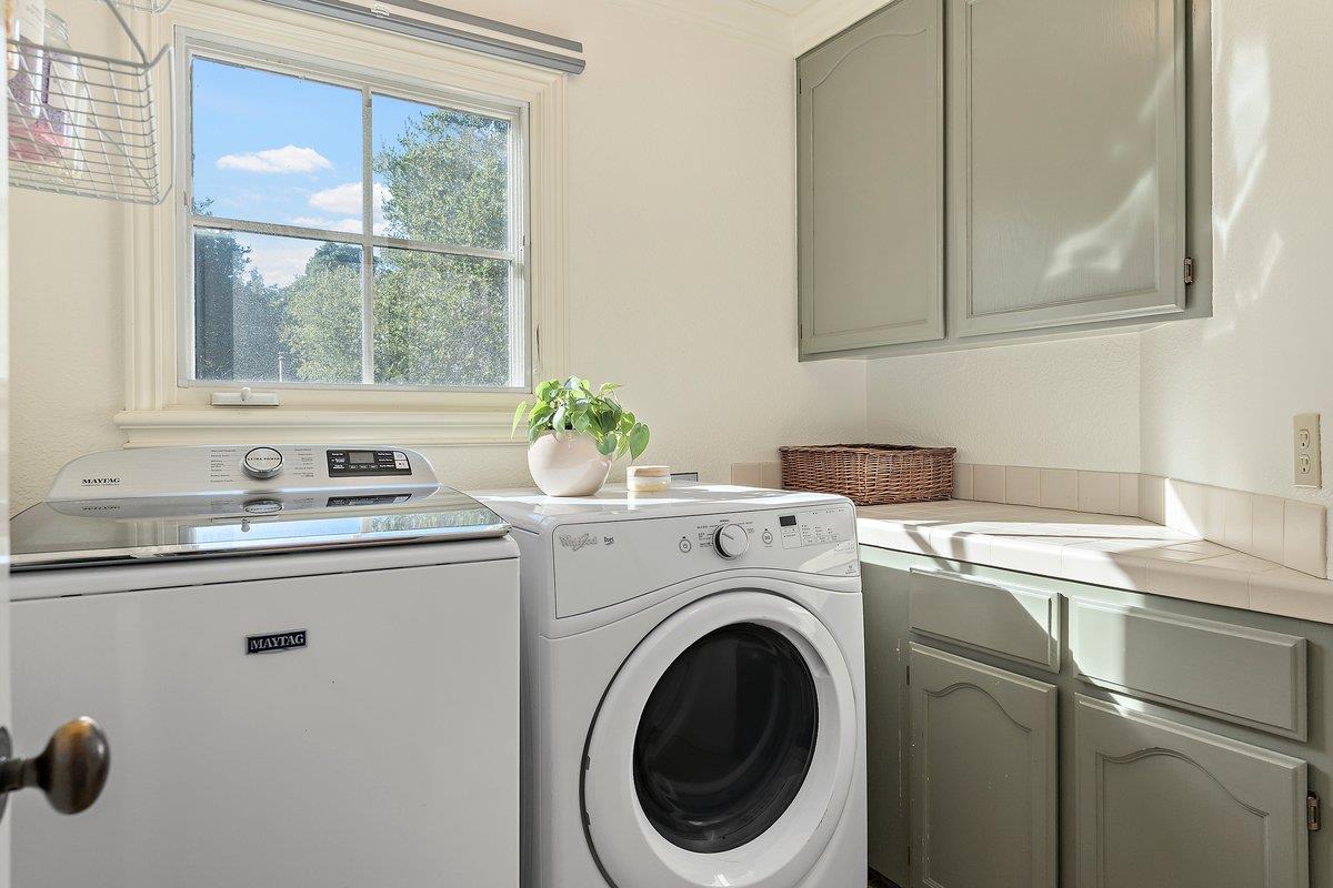 Detail Gallery Image 22 of 29 For 562 Hillcrest Way, Redwood City,  CA 94062 - 3 Beds | 2/1 Baths