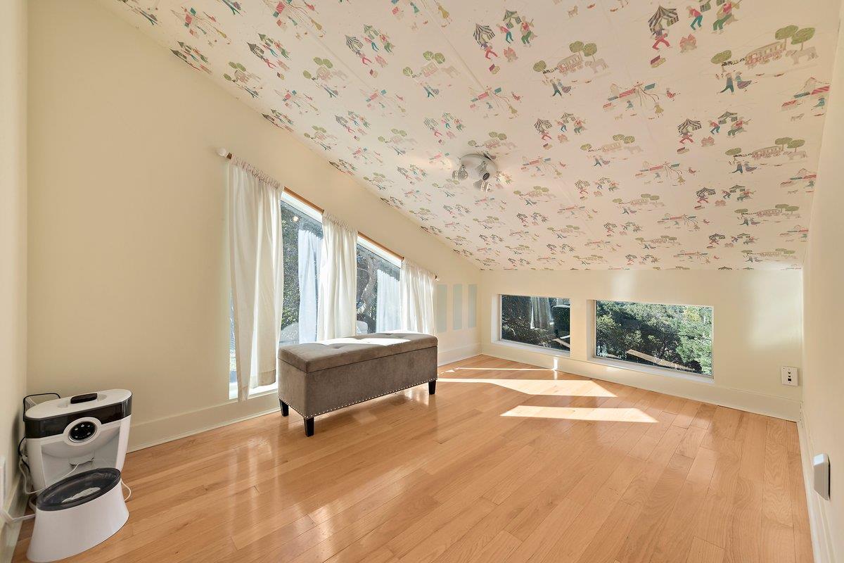 Detail Gallery Image 24 of 29 For 562 Hillcrest Way, Redwood City,  CA 94062 - 3 Beds | 2/1 Baths