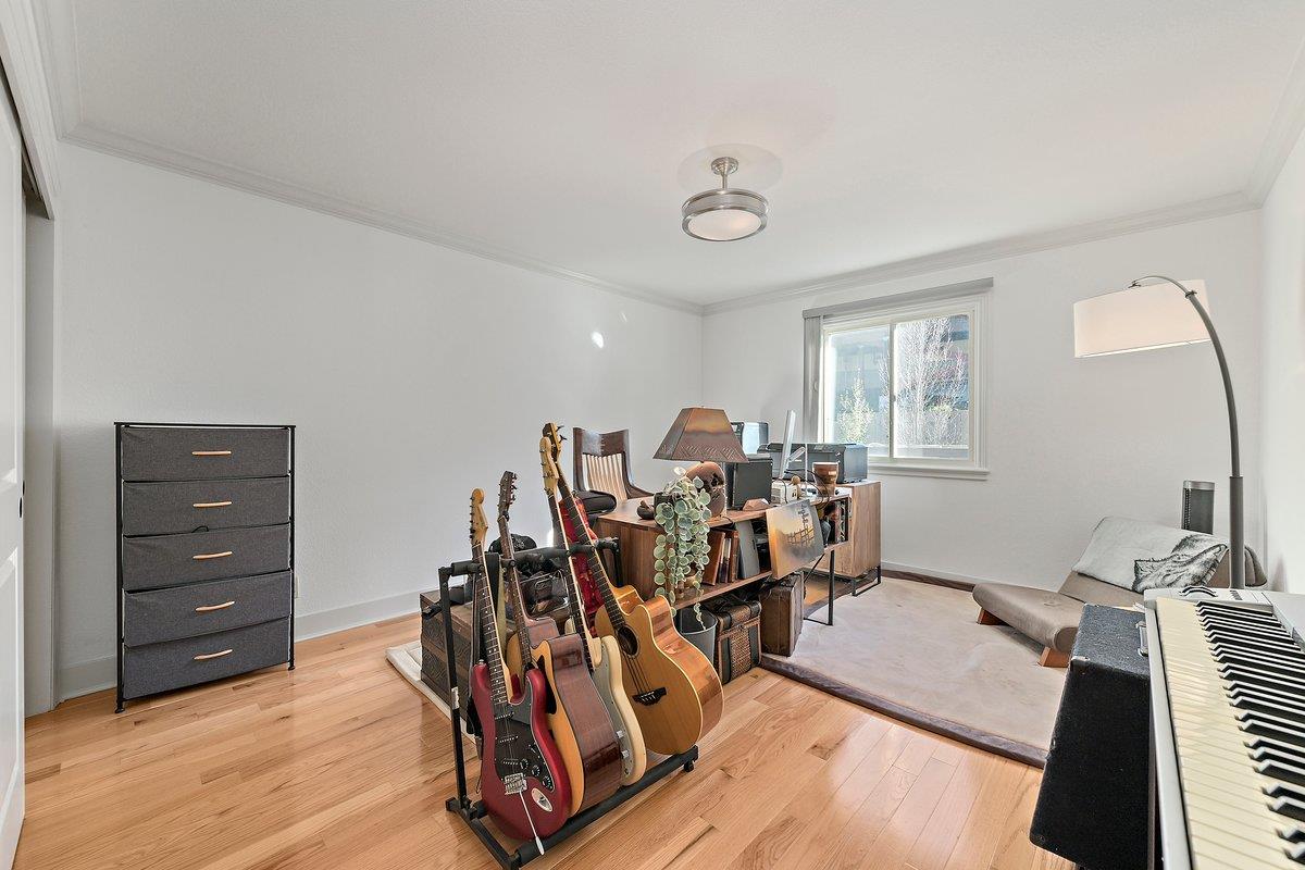 Detail Gallery Image 25 of 29 For 562 Hillcrest Way, Redwood City,  CA 94062 - 3 Beds | 2/1 Baths