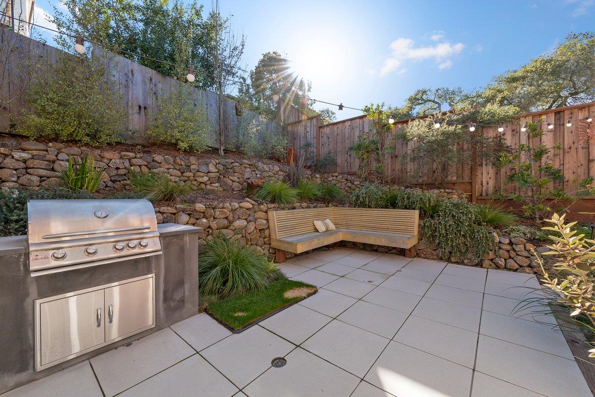 Detail Gallery Image 26 of 29 For 562 Hillcrest Way, Redwood City,  CA 94062 - 3 Beds | 2/1 Baths