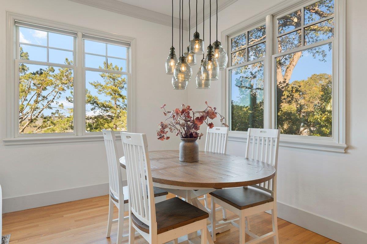 Detail Gallery Image 8 of 29 For 562 Hillcrest Way, Redwood City,  CA 94062 - 3 Beds | 2/1 Baths