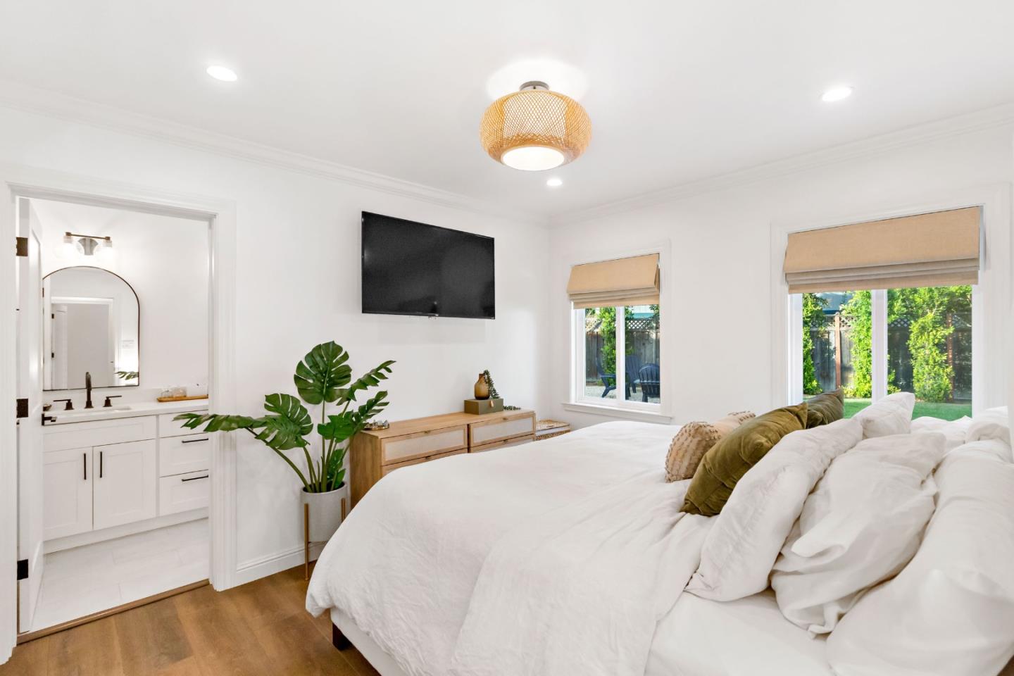 Detail Gallery Image 19 of 42 For 432 Oak Ridge Dr, Redwood City,  CA 94062 - 2 Beds | 2 Baths