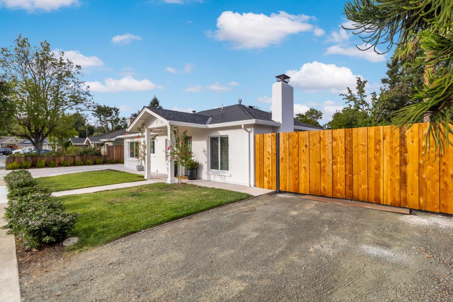 Detail Gallery Image 3 of 42 For 432 Oak Ridge Dr, Redwood City,  CA 94062 - 2 Beds | 2 Baths