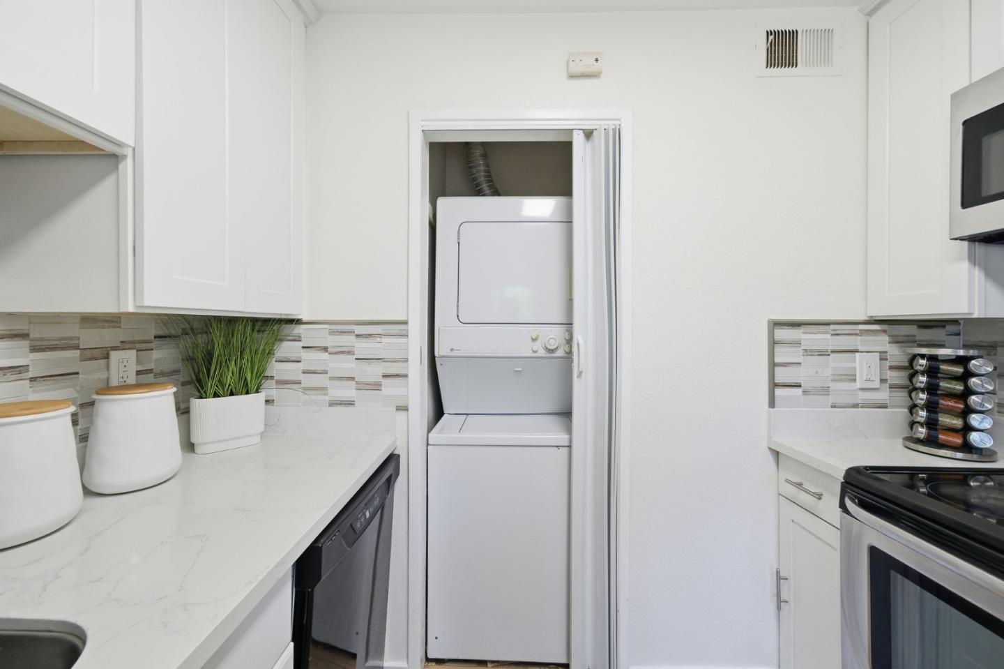 Detail Gallery Image 16 of 34 For 3463 Pennsylvania Cmn, Fremont,  CA 94536 - 2 Beds | 2 Baths