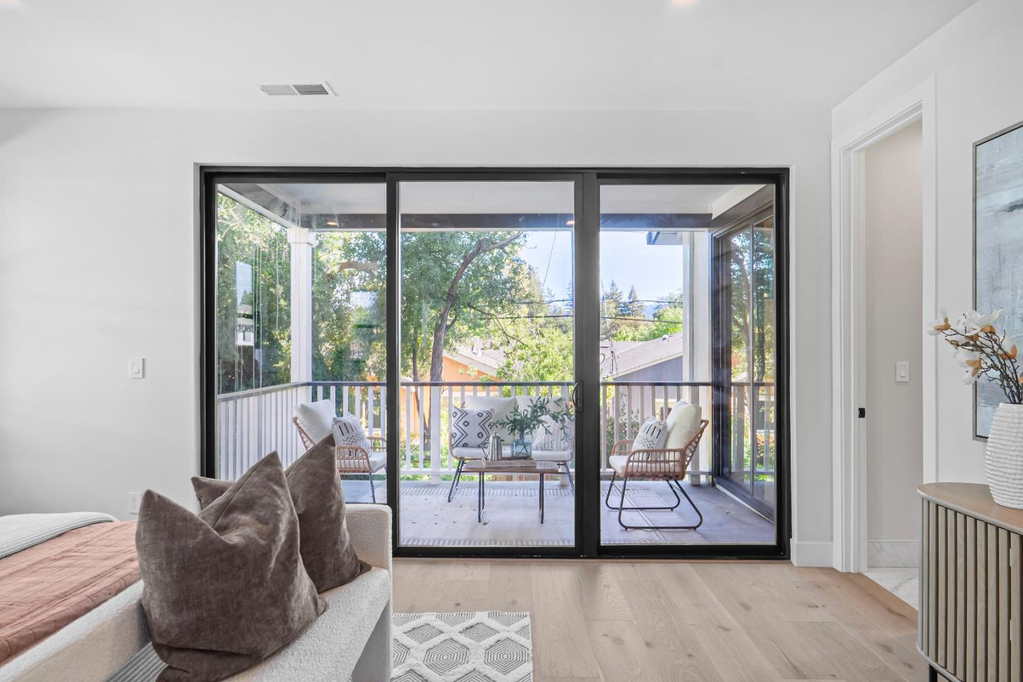 Detail Gallery Image 14 of 28 For 767 Cuesta Dr, Mountain View,  CA 94040 - 5 Beds | 4/1 Baths