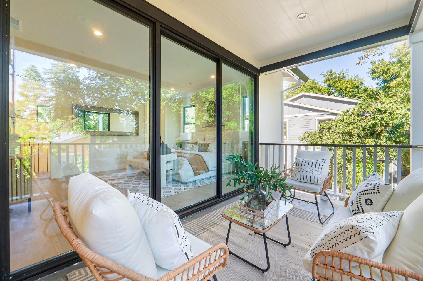 Detail Gallery Image 18 of 28 For 767 Cuesta Dr, Mountain View,  CA 94040 - 5 Beds | 4/1 Baths