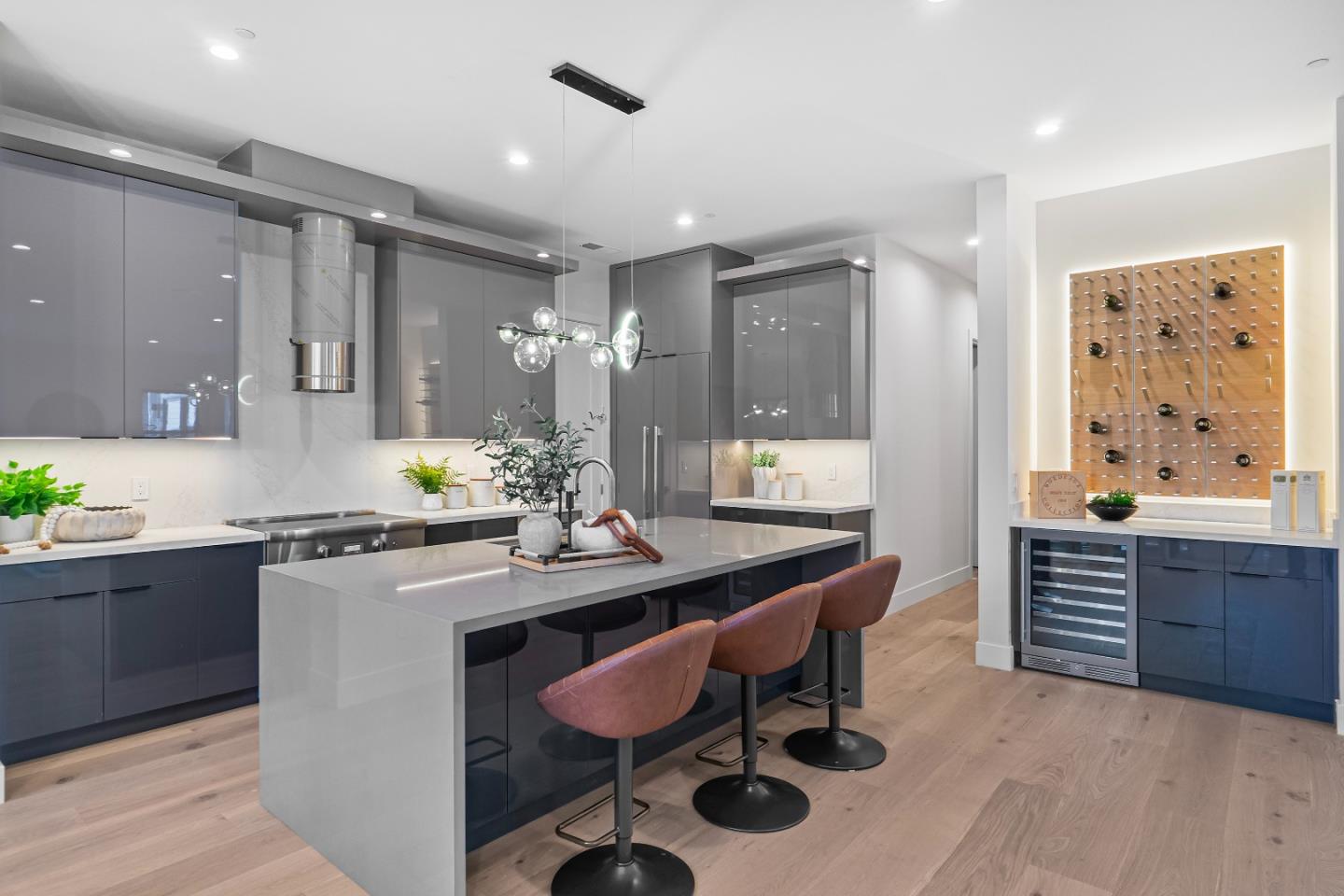 Detail Gallery Image 5 of 28 For 767 Cuesta Dr, Mountain View,  CA 94040 - 5 Beds | 4/1 Baths