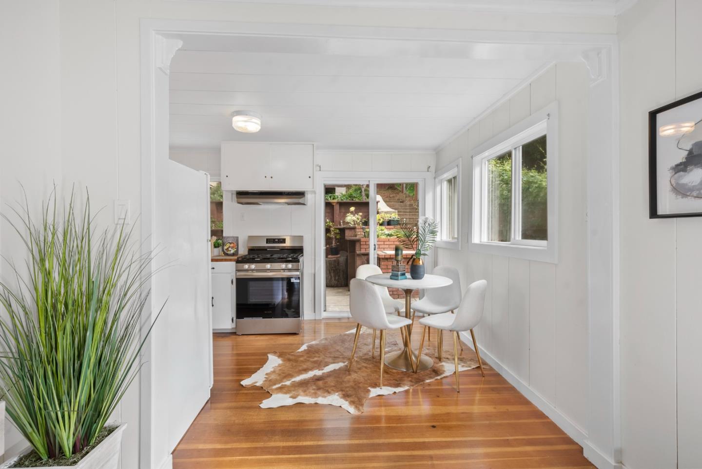 Detail Gallery Image 12 of 36 For 129 Alvarado St, Brisbane,  CA 94005 - 2 Beds | 1 Baths