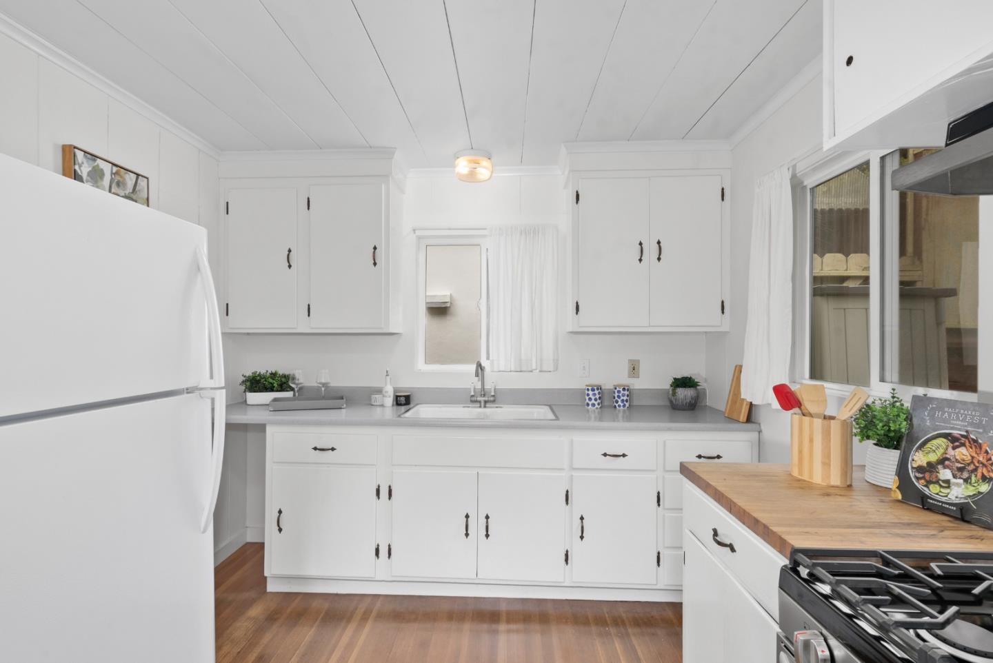 Detail Gallery Image 14 of 36 For 129 Alvarado St, Brisbane,  CA 94005 - 2 Beds | 1 Baths