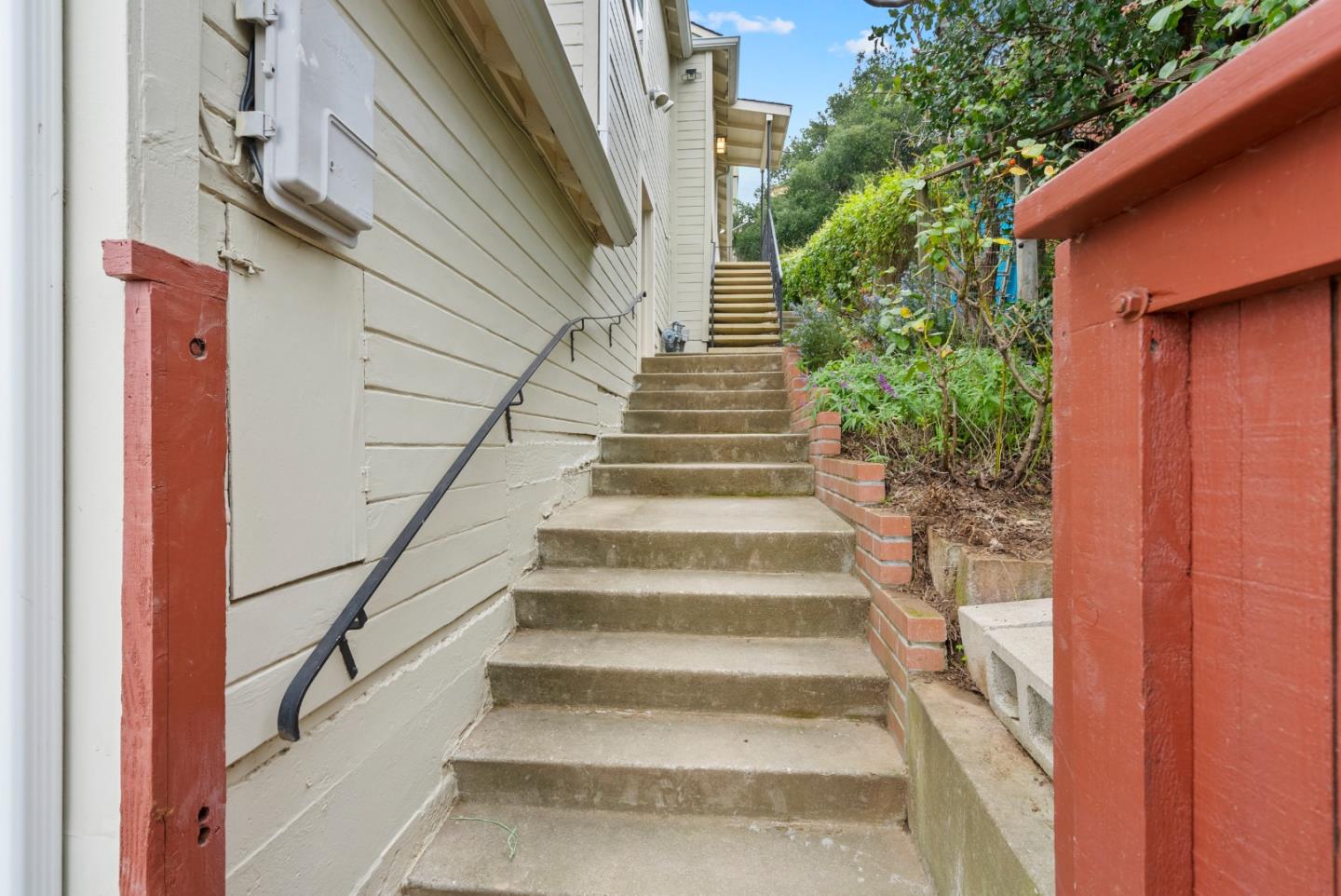 Detail Gallery Image 2 of 36 For 129 Alvarado St, Brisbane,  CA 94005 - 2 Beds | 1 Baths