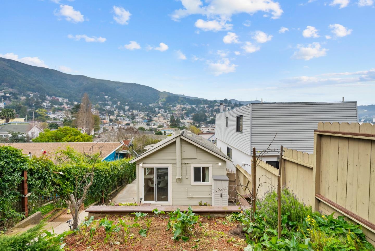 Detail Gallery Image 21 of 36 For 129 Alvarado St, Brisbane,  CA 94005 - 2 Beds | 1 Baths