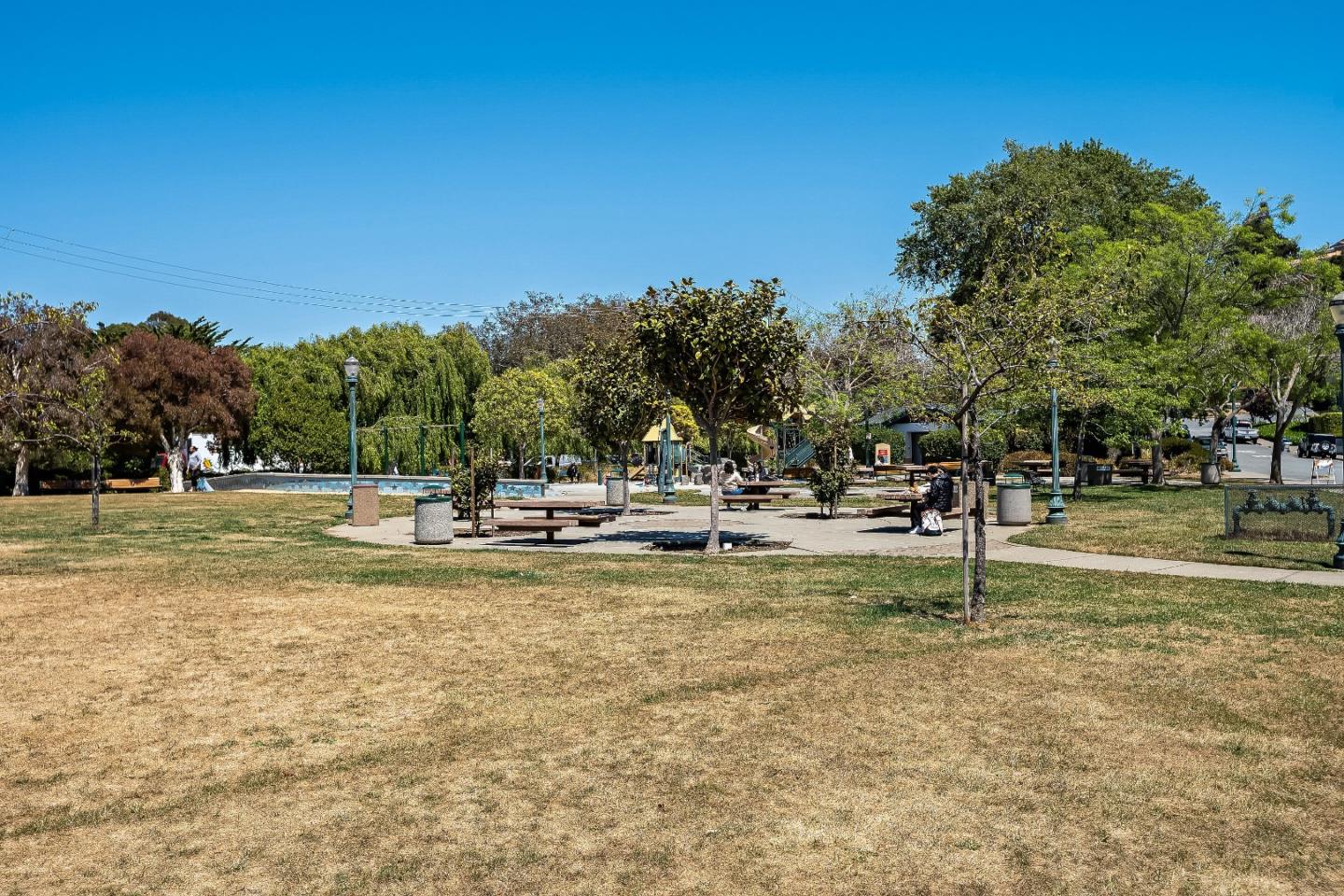 Detail Gallery Image 25 of 36 For 129 Alvarado St, Brisbane,  CA 94005 - 2 Beds | 1 Baths