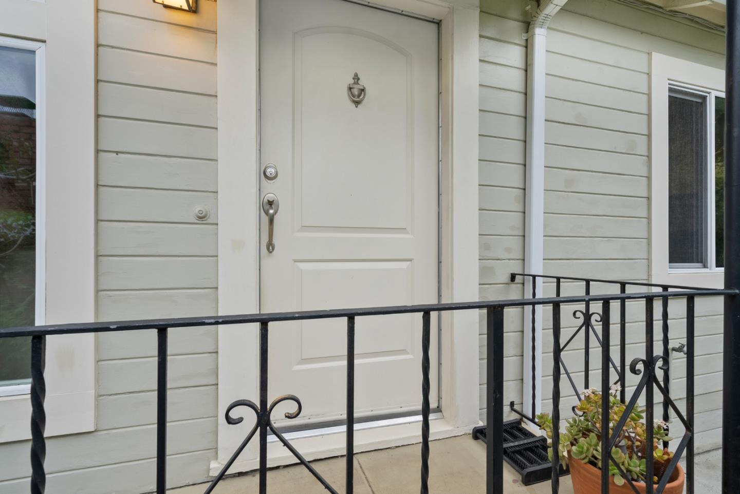 Detail Gallery Image 3 of 36 For 129 Alvarado St, Brisbane,  CA 94005 - 2 Beds | 1 Baths