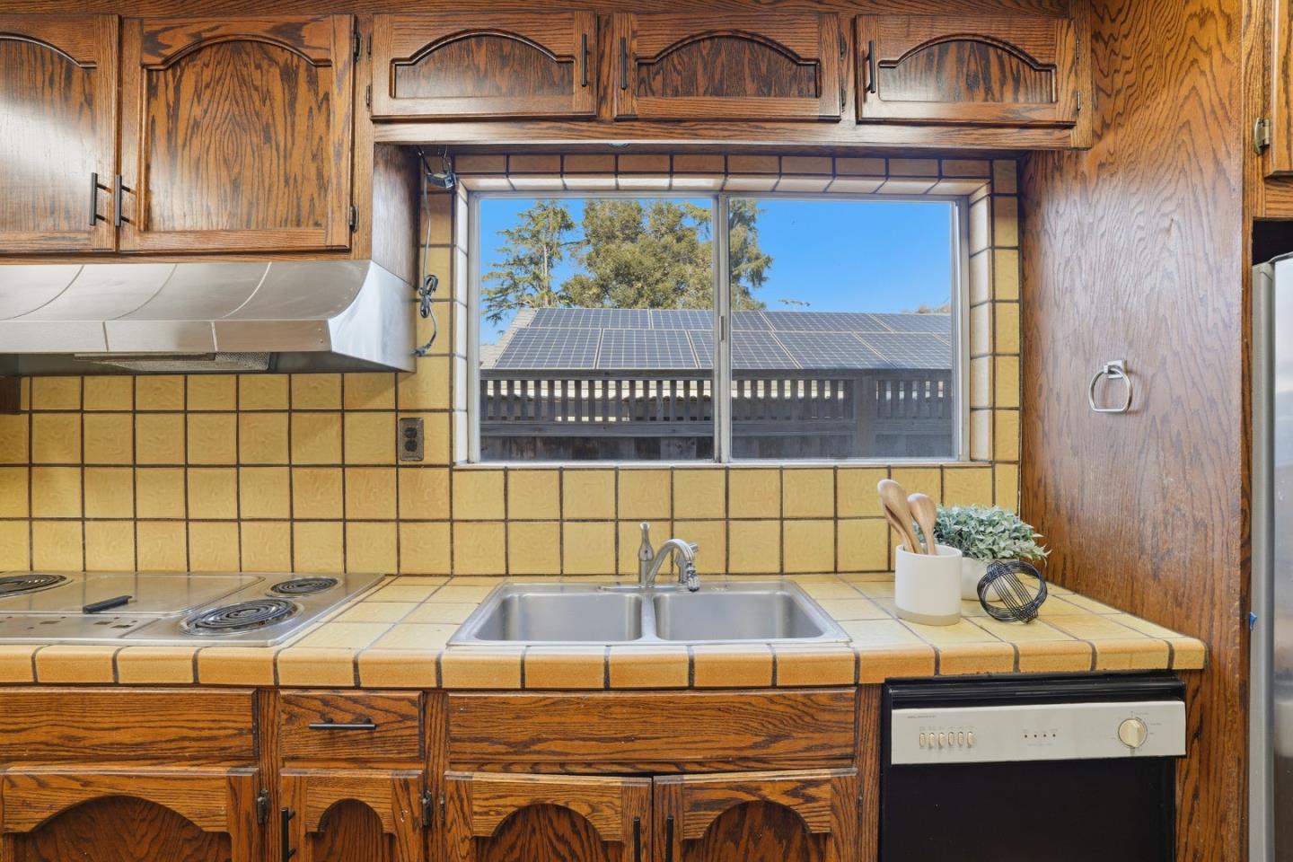 Detail Gallery Image 18 of 42 For 2055 Oakwood Dr, East Palo Alto,  CA 94303 - 2 Beds | 1 Baths