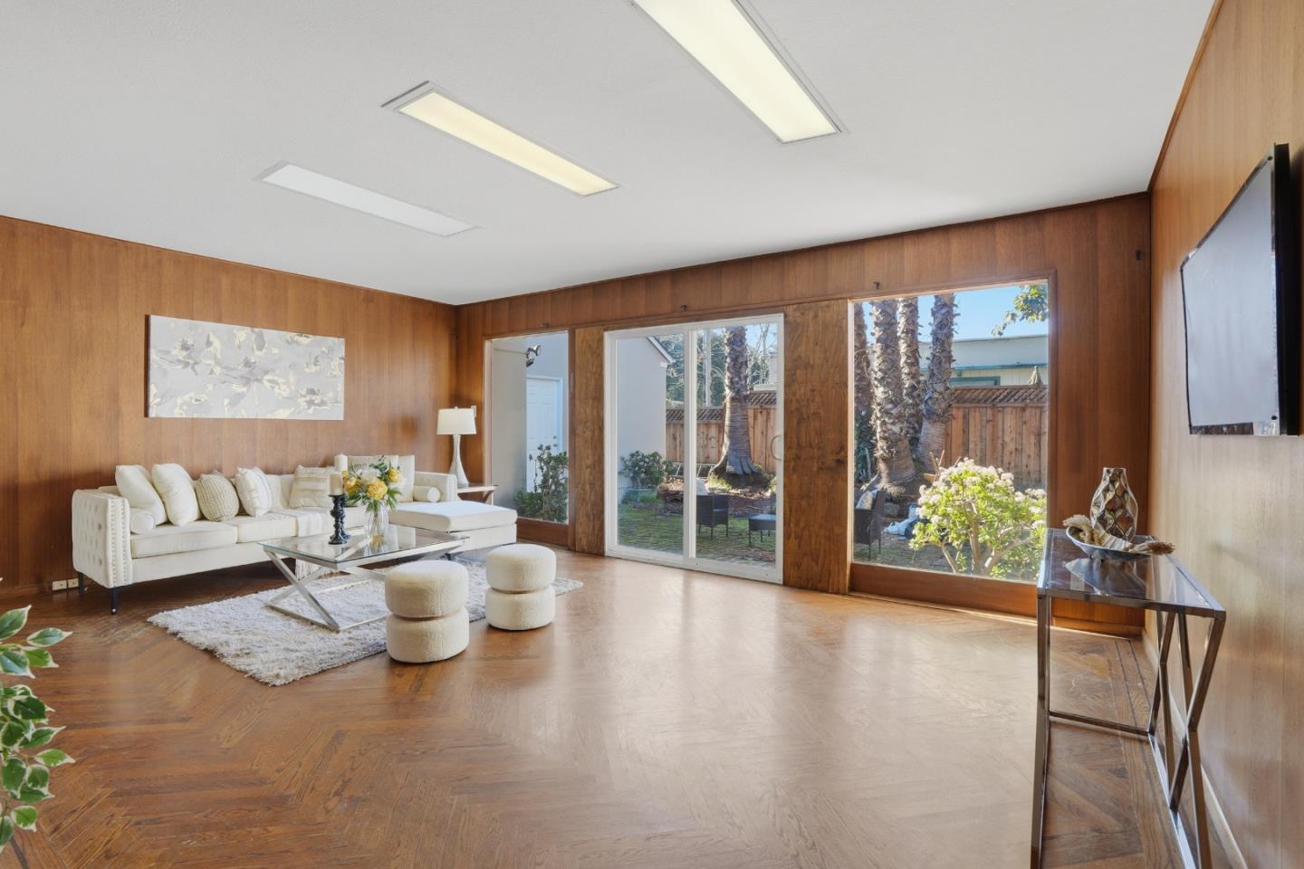 Detail Gallery Image 22 of 42 For 2055 Oakwood Dr, East Palo Alto,  CA 94303 - 2 Beds | 1 Baths