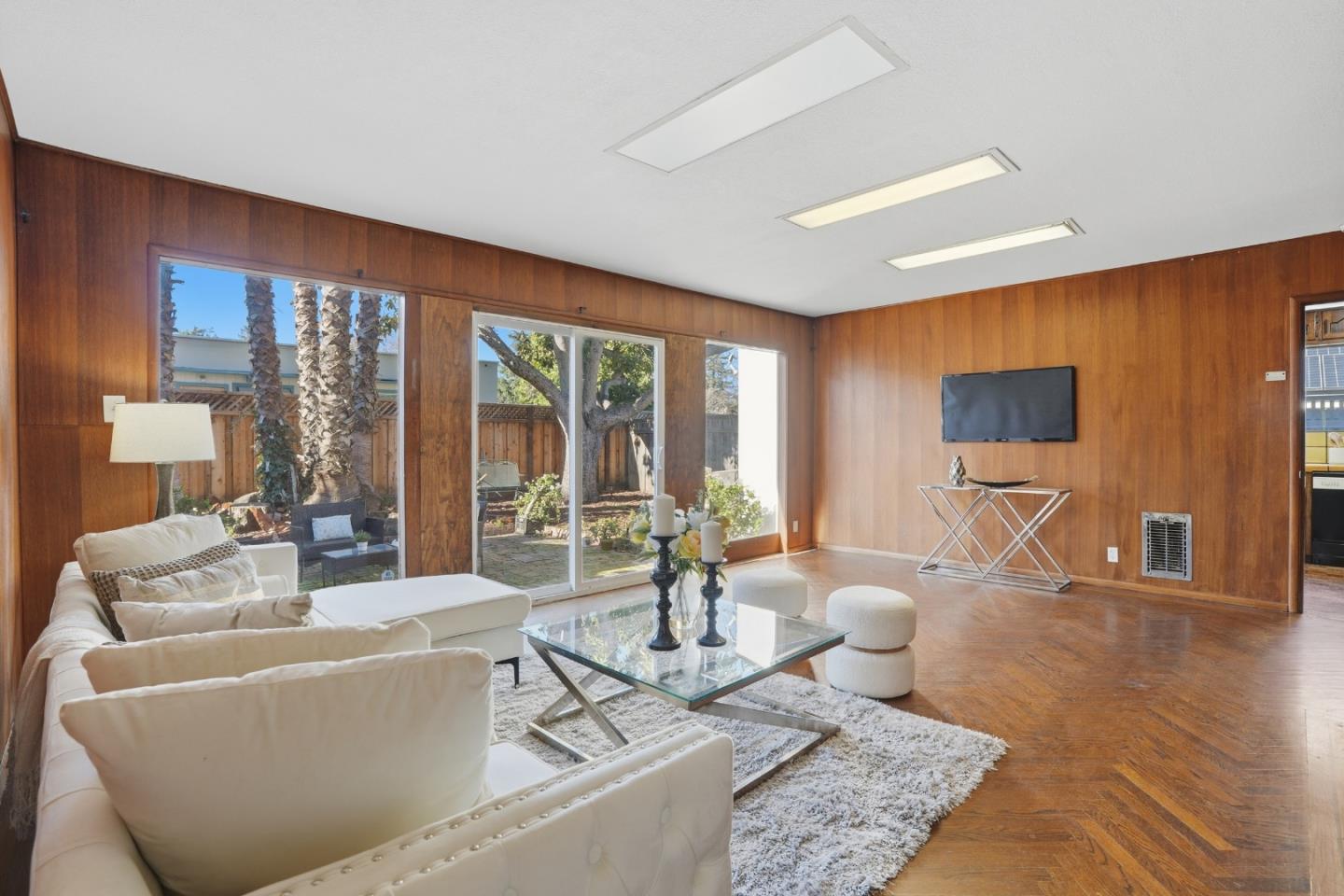 Detail Gallery Image 23 of 42 For 2055 Oakwood Dr, East Palo Alto,  CA 94303 - 2 Beds | 1 Baths