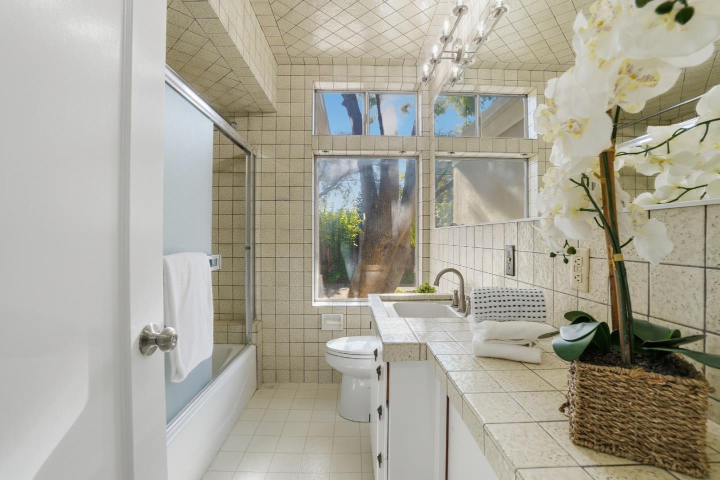 Detail Gallery Image 27 of 42 For 2055 Oakwood Dr, East Palo Alto,  CA 94303 - 2 Beds | 1 Baths