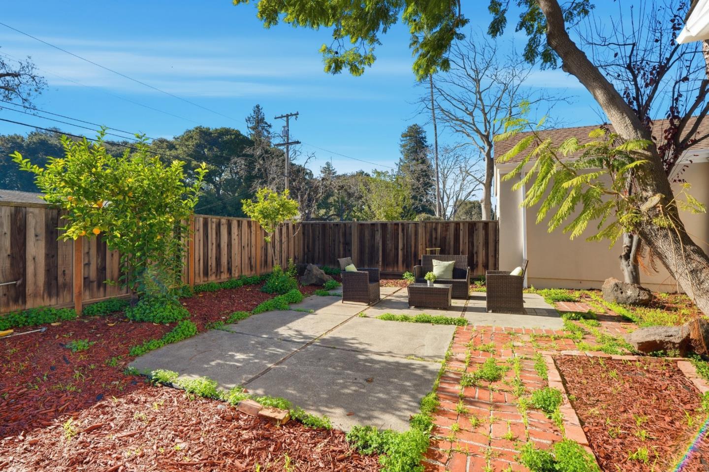 Detail Gallery Image 4 of 42 For 2055 Oakwood Dr, East Palo Alto,  CA 94303 - 2 Beds | 1 Baths