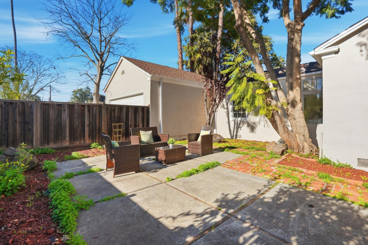 Detail Gallery Image 5 of 42 For 2055 Oakwood Dr, East Palo Alto,  CA 94303 - 2 Beds | 1 Baths