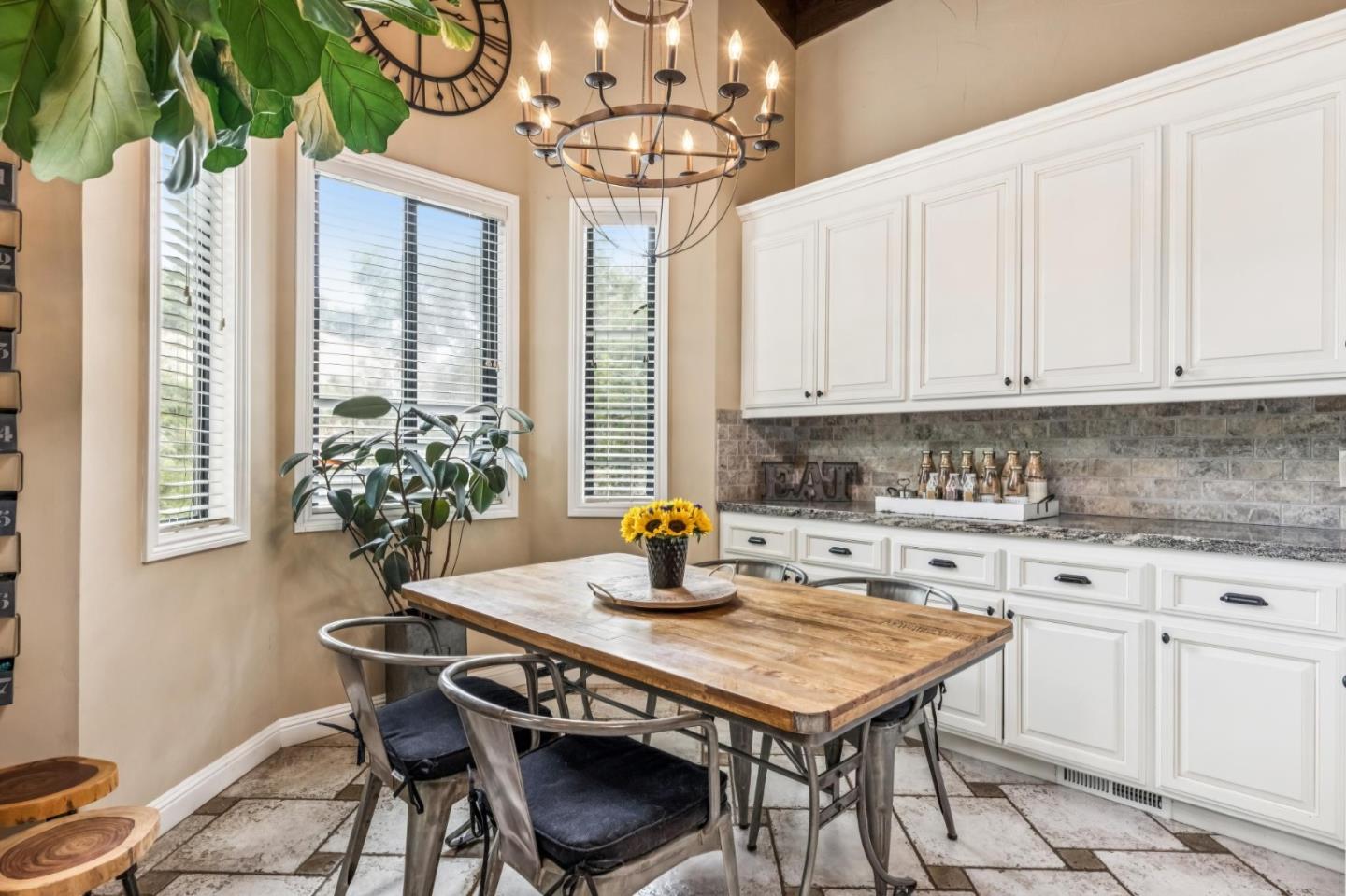 Detail Gallery Image 11 of 43 For 61 Oak Haven Way, Woodside,  CA 94062 - 4 Beds | 3/1 Baths