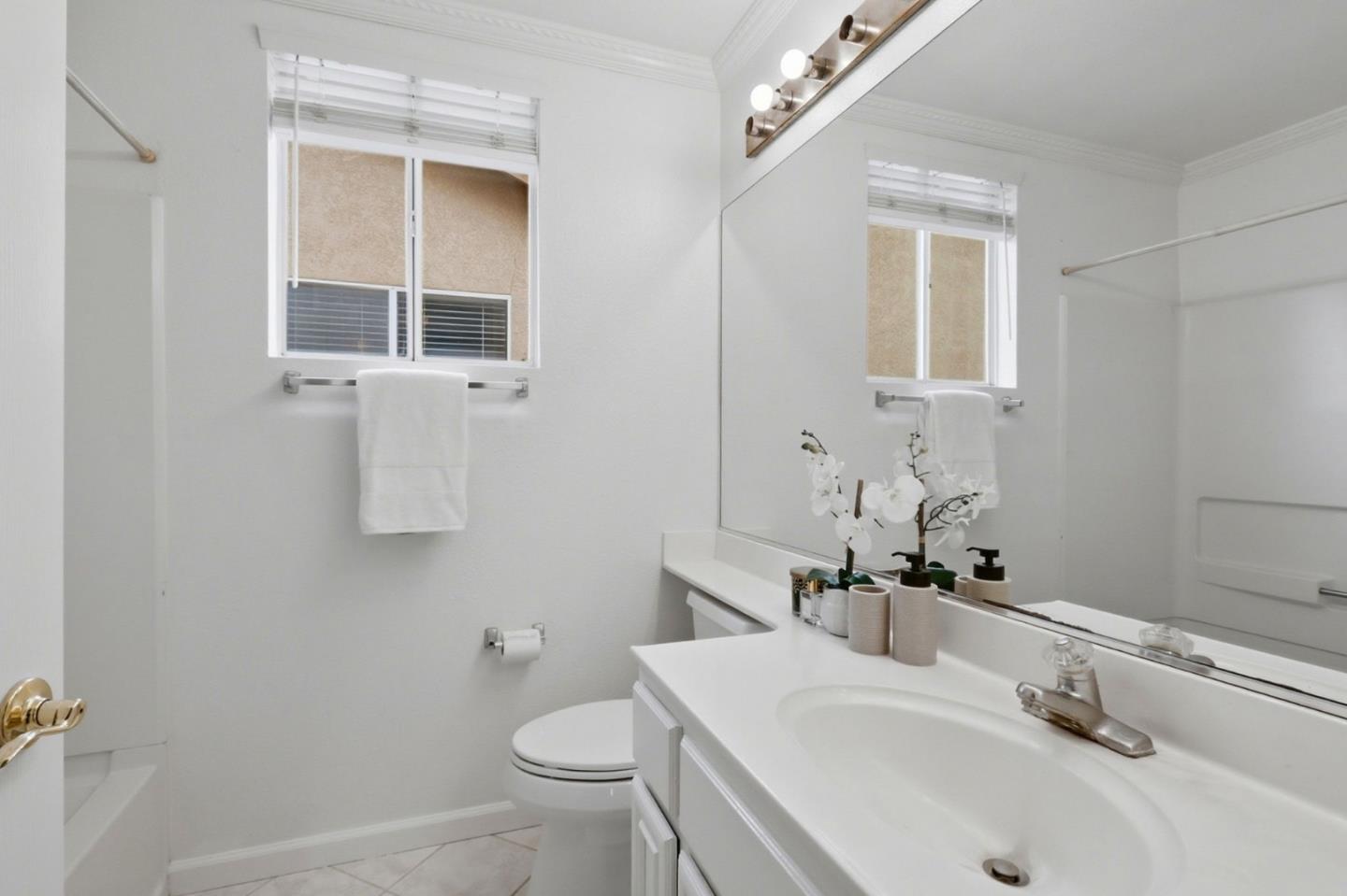 Detail Gallery Image 32 of 40 For 2997 Samaria Pl, San Jose,  CA 95111 - 4 Beds | 2/1 Baths