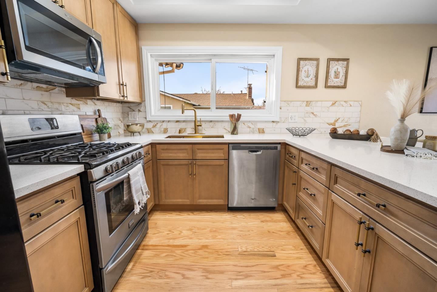 Detail Gallery Image 13 of 28 For 3083 Nightingale Pl, Fremont,  CA 94555 - 3 Beds | 2 Baths