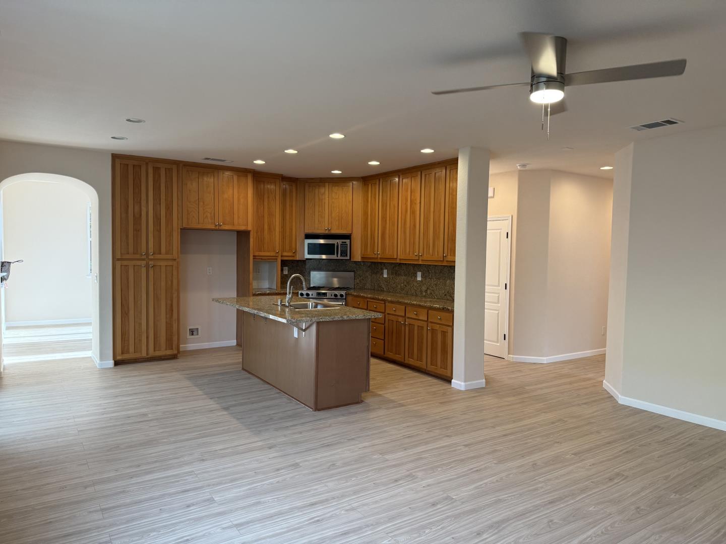 Detail Gallery Image 6 of 21 For 5830 Cabernet Dr, Vallejo,  CA 94591 - 4 Beds | 3 Baths