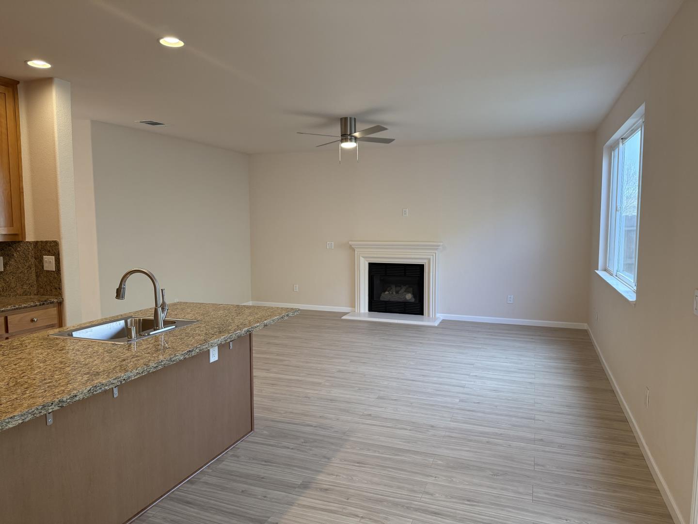 Detail Gallery Image 7 of 21 For 5830 Cabernet Dr, Vallejo,  CA 94591 - 4 Beds | 3 Baths