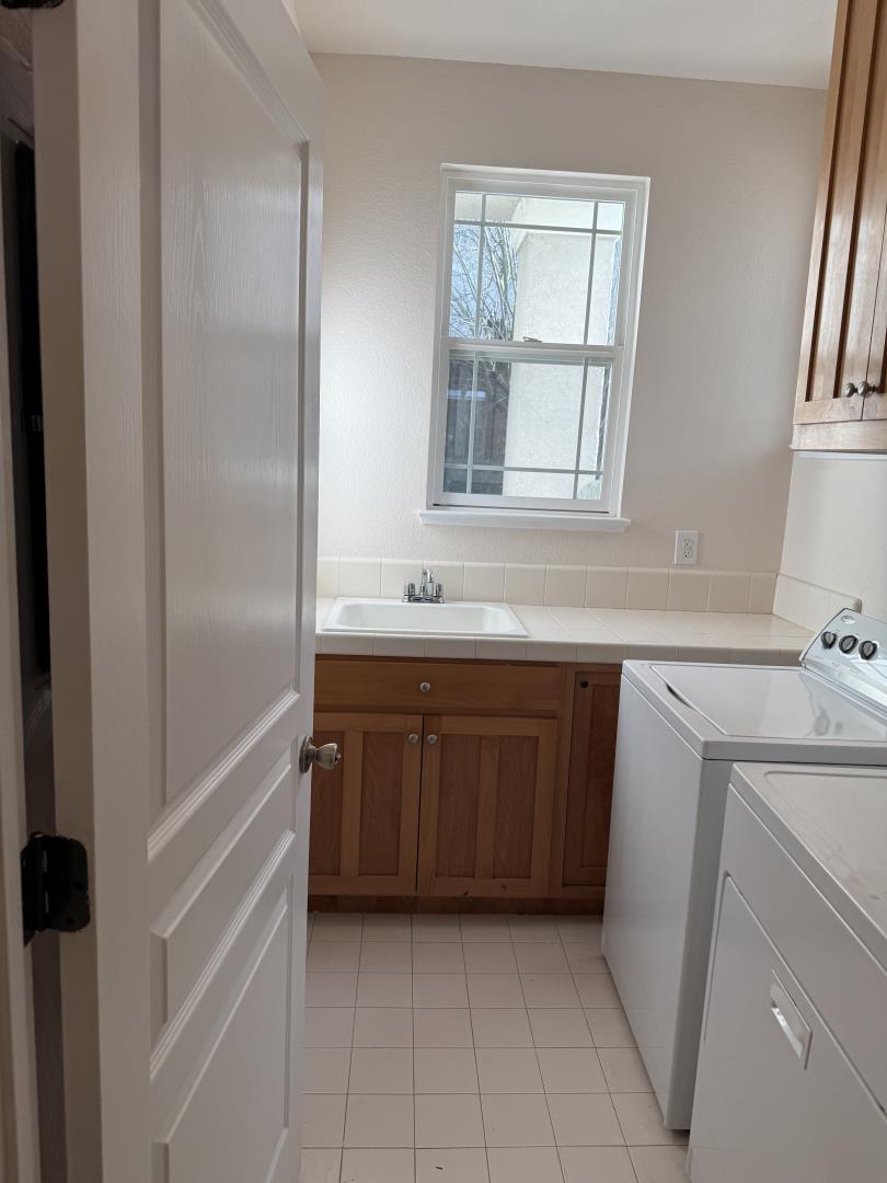 Detail Gallery Image 8 of 21 For 5830 Cabernet Dr, Vallejo,  CA 94591 - 4 Beds | 3 Baths