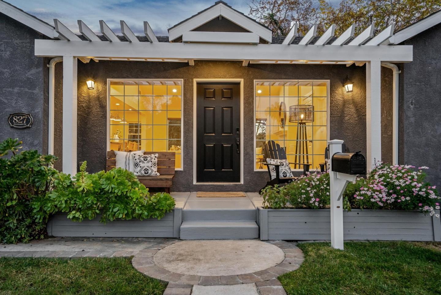 Detail Gallery Image 3 of 19 For 827 Riverside Dr, San Jose,  CA 95125 - 3 Beds | 3 Baths