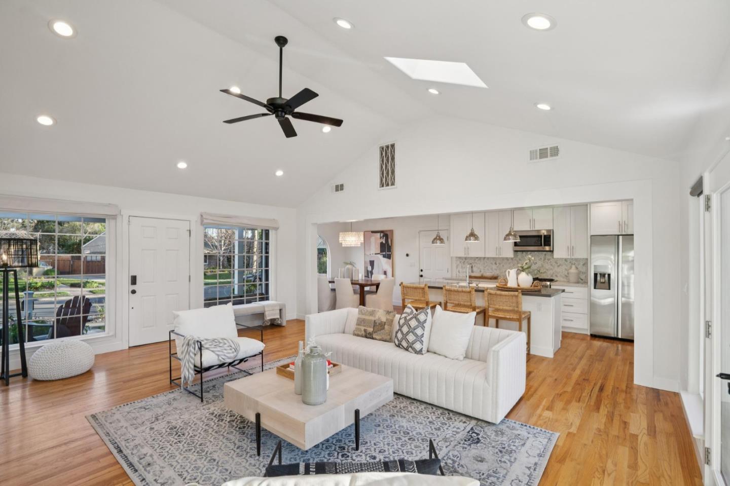 Detail Gallery Image 4 of 19 For 827 Riverside Dr, San Jose,  CA 95125 - 3 Beds | 3 Baths