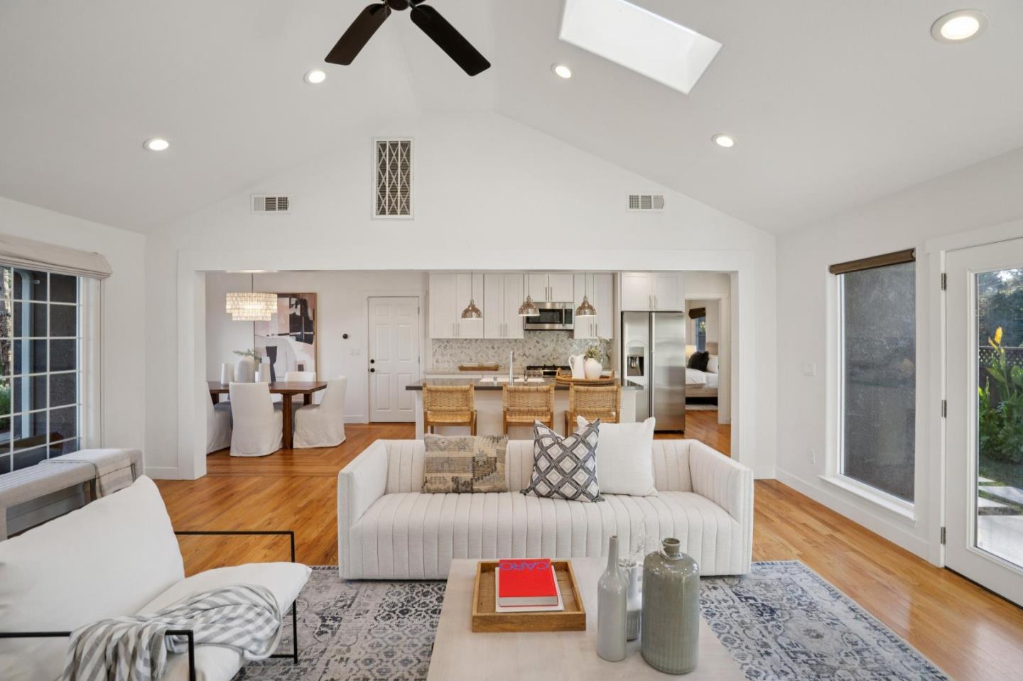 Detail Gallery Image 6 of 19 For 827 Riverside Dr, San Jose,  CA 95125 - 3 Beds | 3 Baths