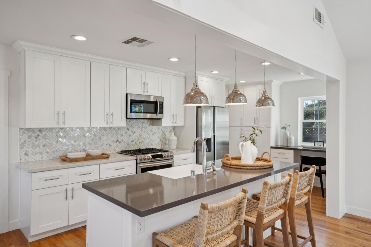 Detail Gallery Image 7 of 19 For 827 Riverside Dr, San Jose,  CA 95125 - 3 Beds | 3 Baths