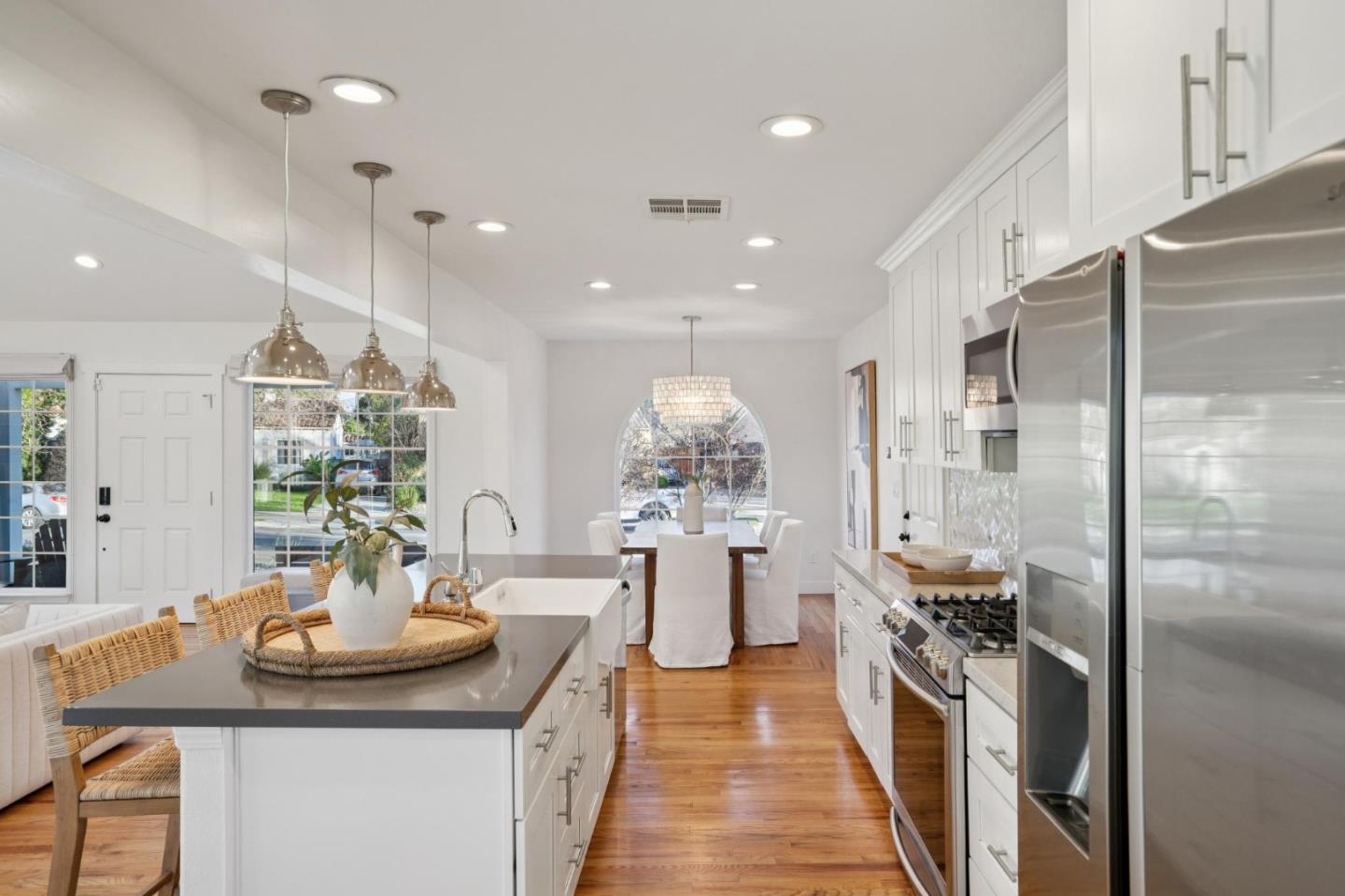 Detail Gallery Image 9 of 19 For 827 Riverside Dr, San Jose,  CA 95125 - 3 Beds | 3 Baths