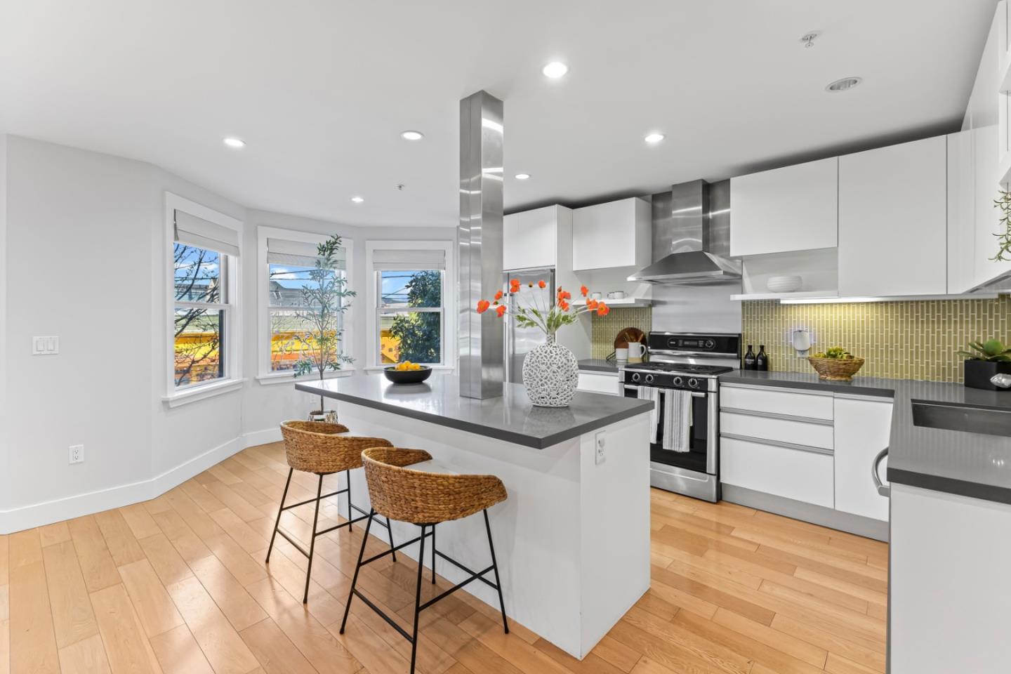 Detail Gallery Image 4 of 25 For 2417 Bryant St, San Francisco,  CA 94110 - 2 Beds | 2 Baths