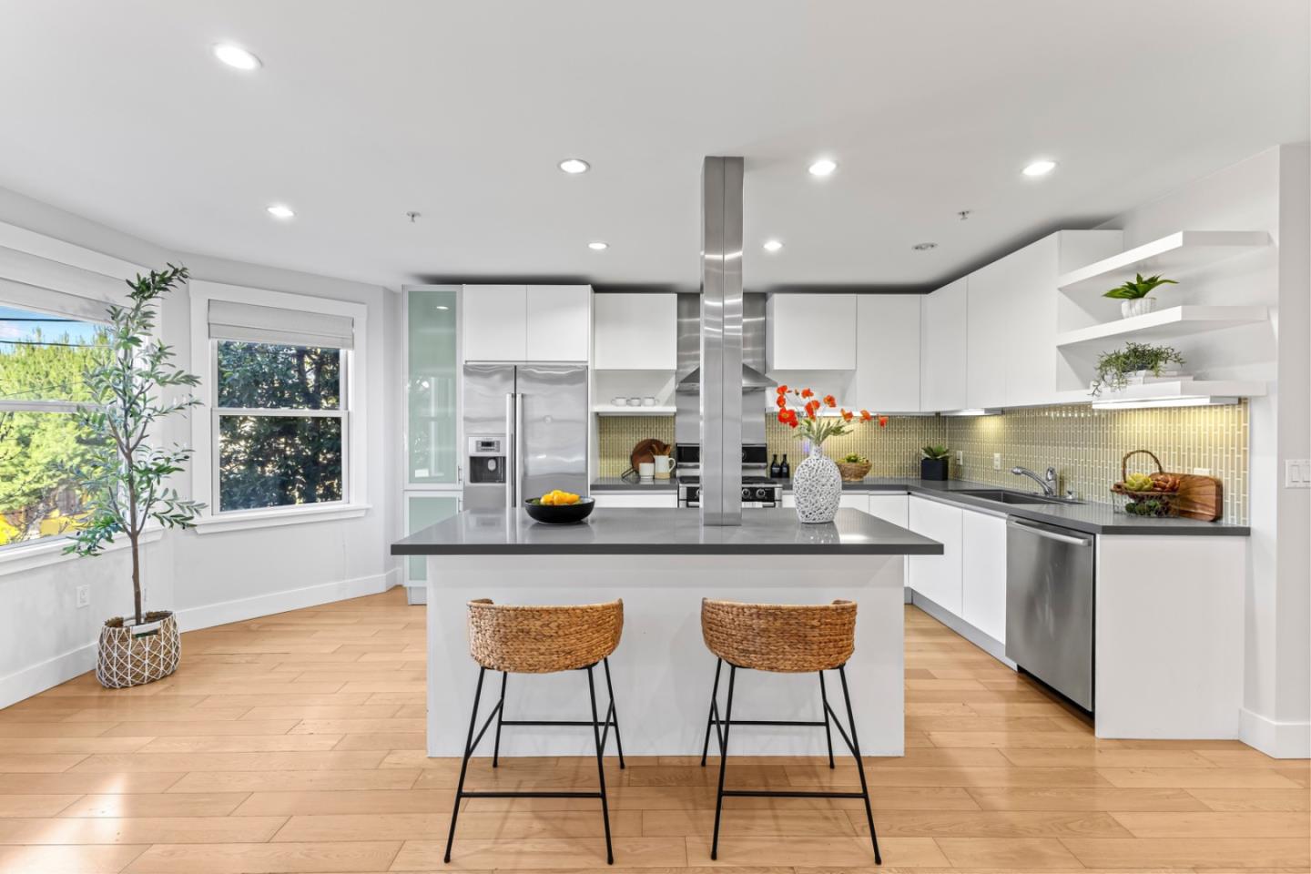 Detail Gallery Image 5 of 25 For 2417 Bryant St, San Francisco,  CA 94110 - 2 Beds | 2 Baths