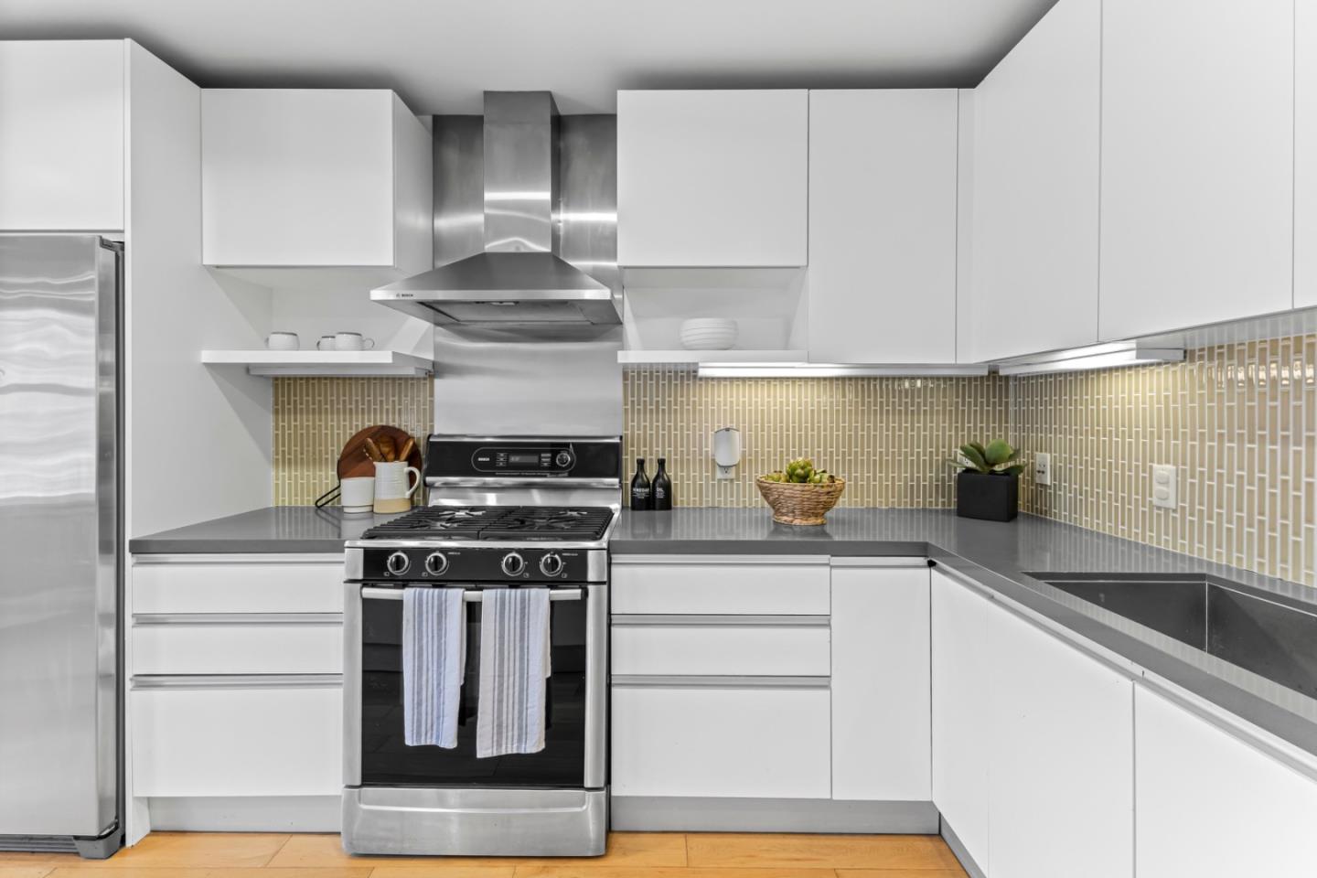 Detail Gallery Image 6 of 25 For 2417 Bryant St, San Francisco,  CA 94110 - 2 Beds | 2 Baths