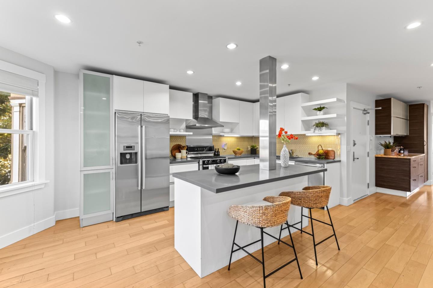 Detail Gallery Image 7 of 25 For 2417 Bryant St, San Francisco,  CA 94110 - 2 Beds | 2 Baths