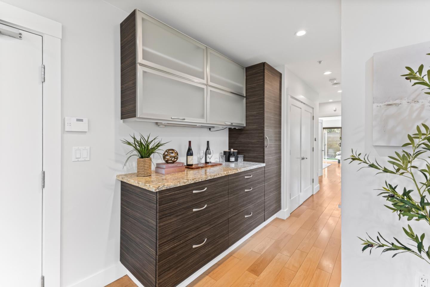 Detail Gallery Image 9 of 25 For 2417 Bryant St, San Francisco,  CA 94110 - 2 Beds | 2 Baths