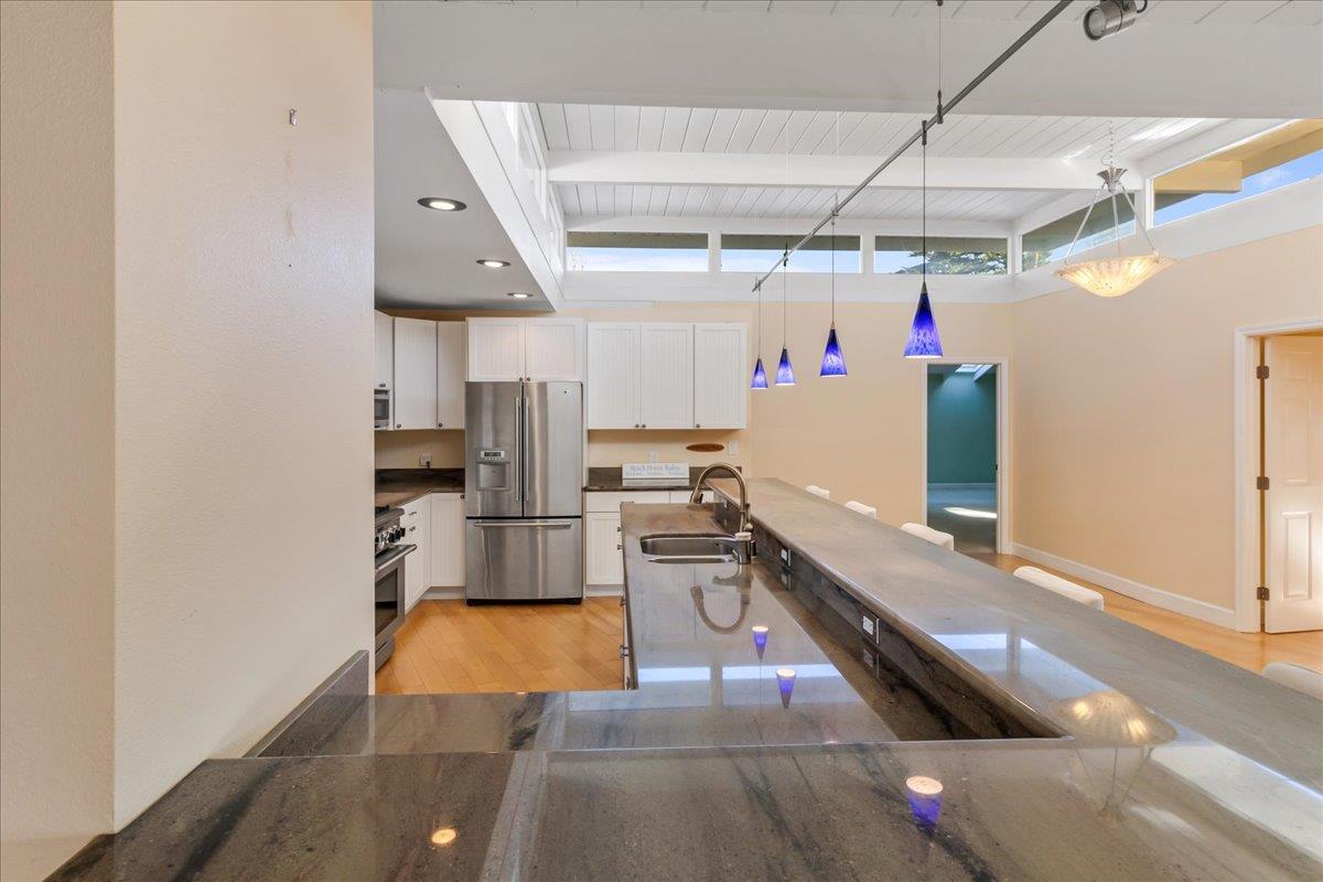 Detail Gallery Image 17 of 58 For 511 Cliff Dr, Aptos,  CA 95003 - 3 Beds | 3 Baths