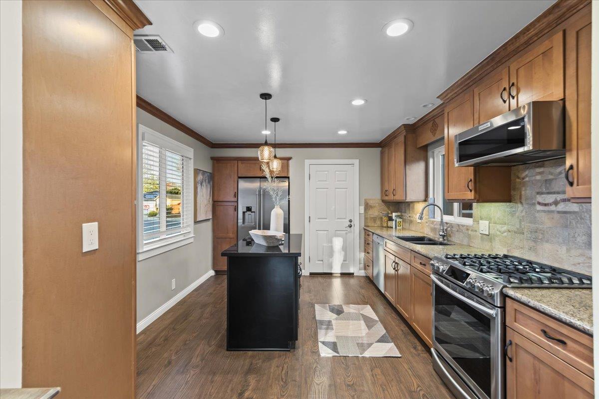 Detail Gallery Image 12 of 53 For 295 Beverly Ct, Campbell,  CA 95008 - 4 Beds | 2/1 Baths