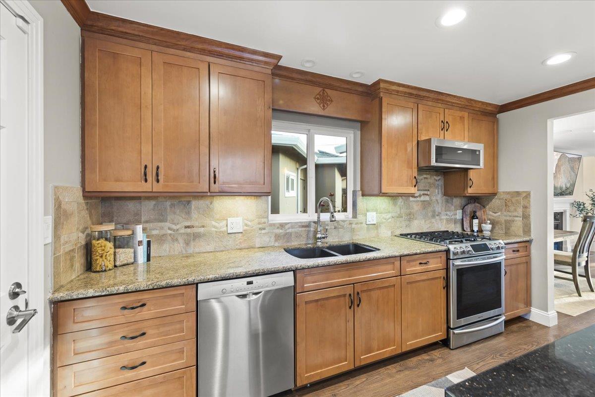 Detail Gallery Image 13 of 53 For 295 Beverly Ct, Campbell,  CA 95008 - 4 Beds | 2/1 Baths