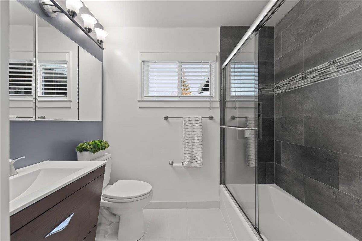 Detail Gallery Image 15 of 53 For 295 Beverly Ct, Campbell,  CA 95008 - 4 Beds | 2/1 Baths