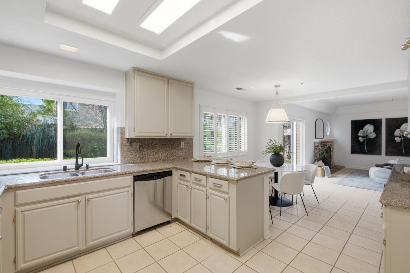 Detail Gallery Image 5 of 19 For 608 Bahama Ln, Foster City,  CA 94404 - 3 Beds | 2/1 Baths